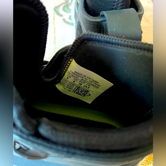 Converse Women’s Hi-Top Trainers - Picture 6 of 9